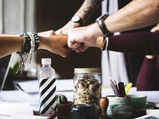 Effecten van de recente energiecrisis op de markt en gemeentelijke samenwerking met Microsoft