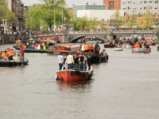 De geschiedenis van koningsdag en de vrije dag-status